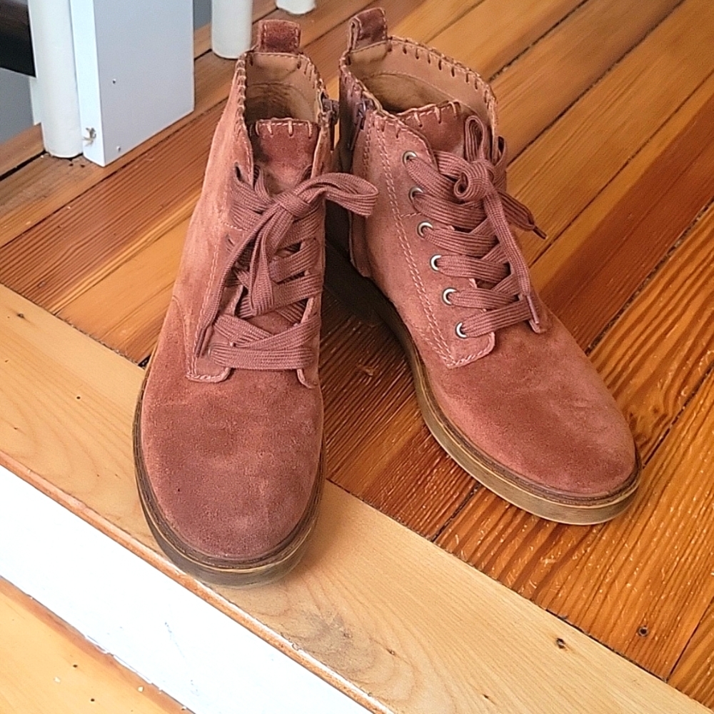 Zodiac ladies suede ane bootie Size 8